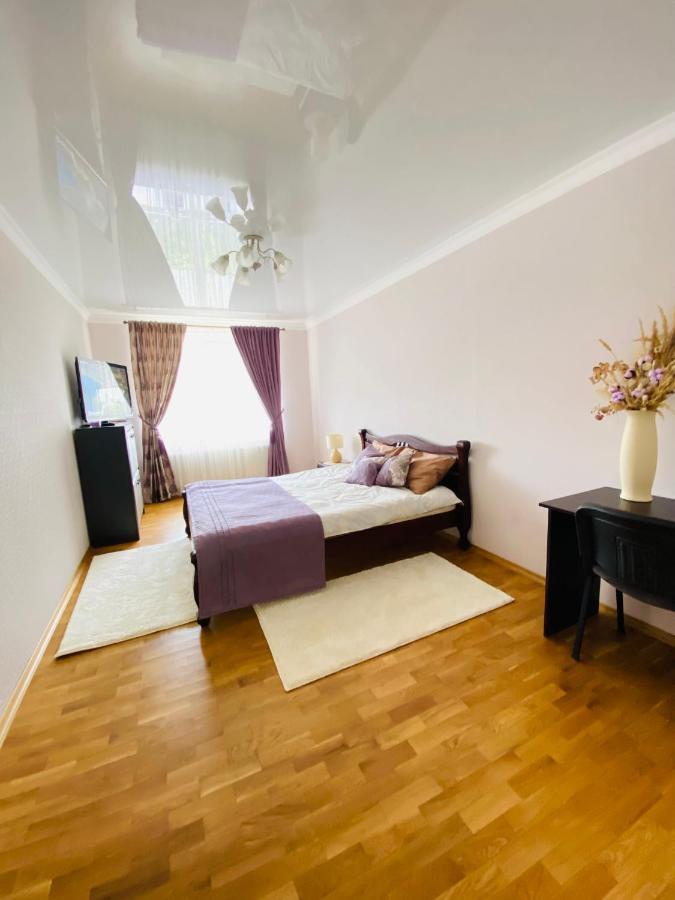 Центр. Поруч Парк Та Став Daire Ternopil Dış mekan fotoğraf